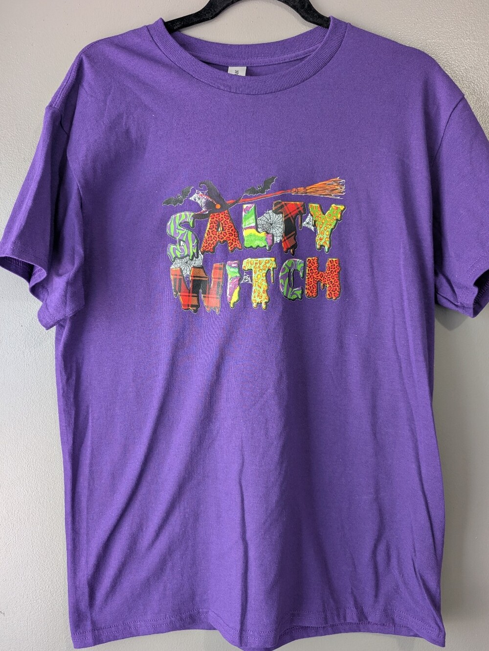 Gildan Salty Witch Halloween Graphic Tee Size Medium Purple